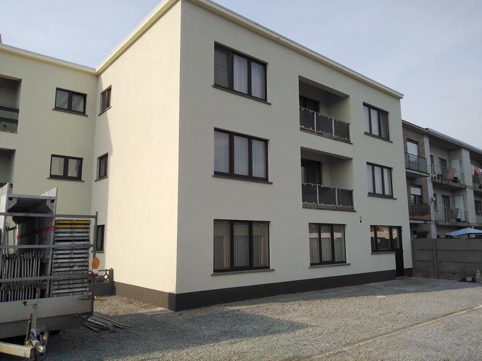 Dezelfde woning na gevelisolatie en nieuwe sierpleister